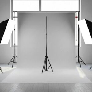 NEEWER PROFESSIONAL ADJUSTABLE PHOTOGRAPHY LIGHT STAND.
